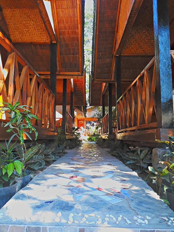 Апартаменты Castaway Native Huts Сан-Висенте Экстерьер фото